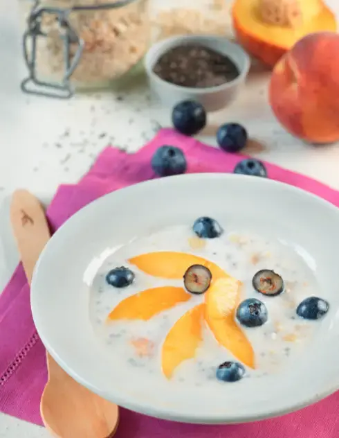 Porridge au kéfir de lait et à la pêche